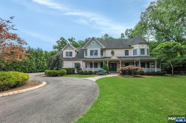 765 Colonial Road, Franklin Lakes, NJ 07417
