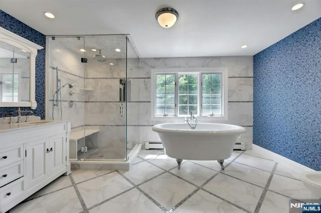 765 Colonial Road, Franklin Lakes, NJ 07417