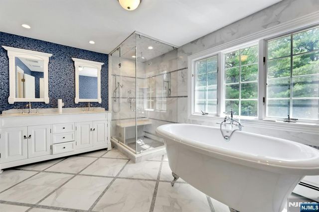 765 Colonial Road, Franklin Lakes, NJ 07417