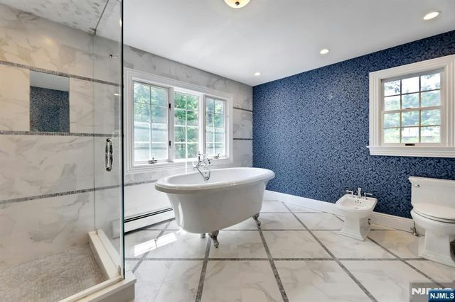 765 Colonial Road, Franklin Lakes, NJ 07417