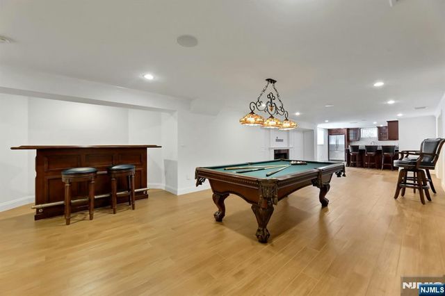 765 Colonial Road, Franklin Lakes, NJ 07417