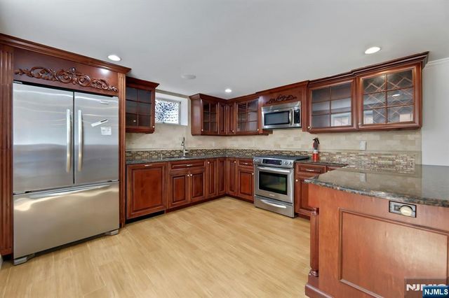 765 Colonial Road, Franklin Lakes, NJ 07417