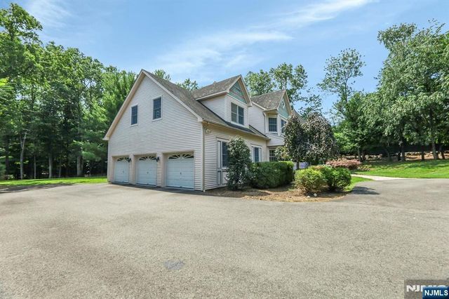 765 Colonial Road, Franklin Lakes, NJ 07417
