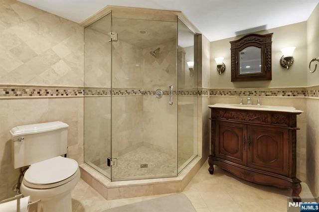 765 Colonial Road, Franklin Lakes, NJ 07417