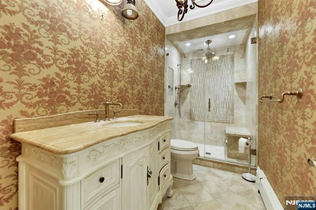765 Colonial Road, Franklin Lakes, NJ 07417