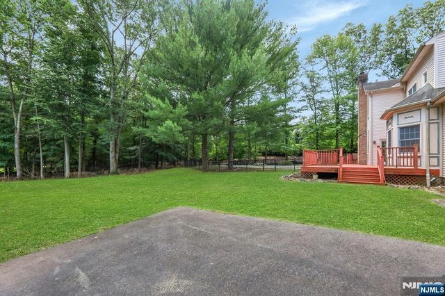 765 Colonial Road, Franklin Lakes, NJ 07417