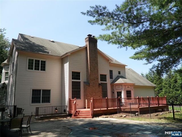765 Colonial Road, Franklin Lakes, NJ 07417