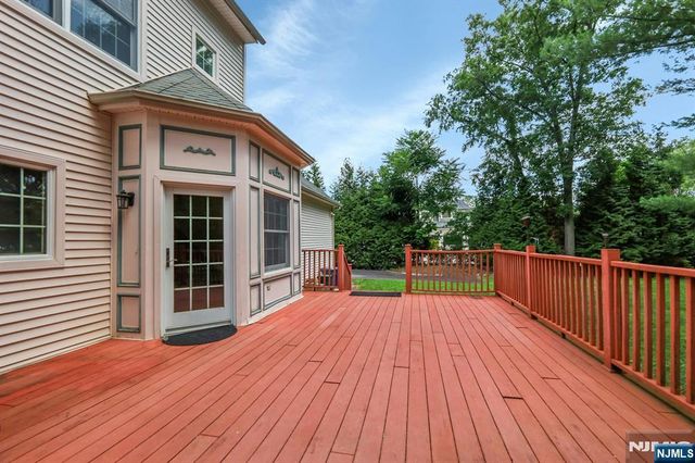 765 Colonial Road, Franklin Lakes, NJ 07417