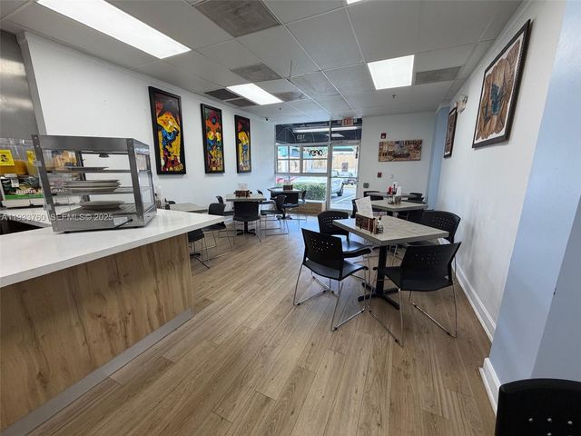 7500 NW 25th St, Miami, FL 33122