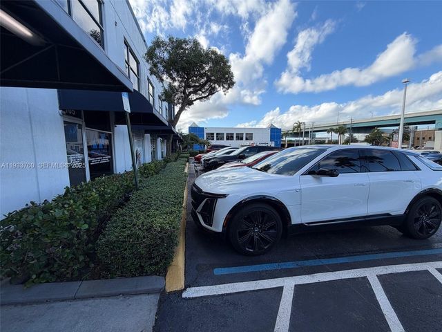 7500 NW 25th St, Miami, FL 33122