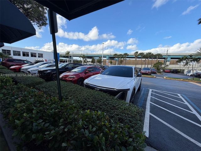 7500 NW 25th St, Miami, FL 33122