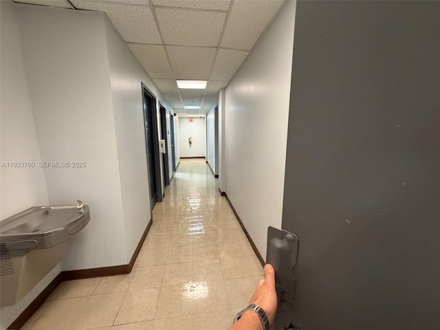 7500 NW 25th St, Miami, FL 33122