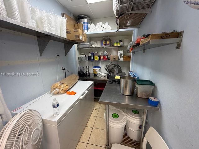 7500 NW 25th St, Miami, FL 33122