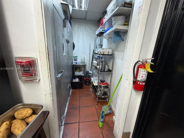 7500 NW 25th St, Miami, FL 33122