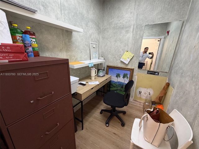 7500 NW 25th St, Miami, FL 33122