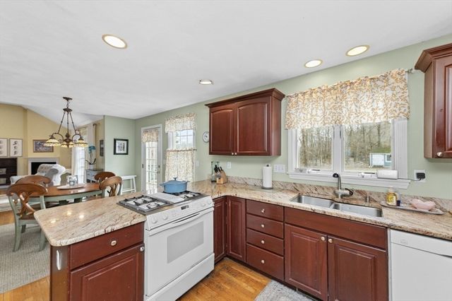 1 Whitcomb Way, North Reading, MA 01864