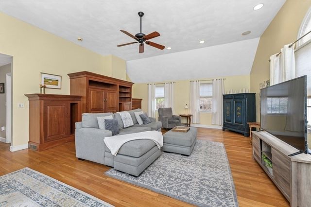 1 Whitcomb Way, North Reading, MA 01864