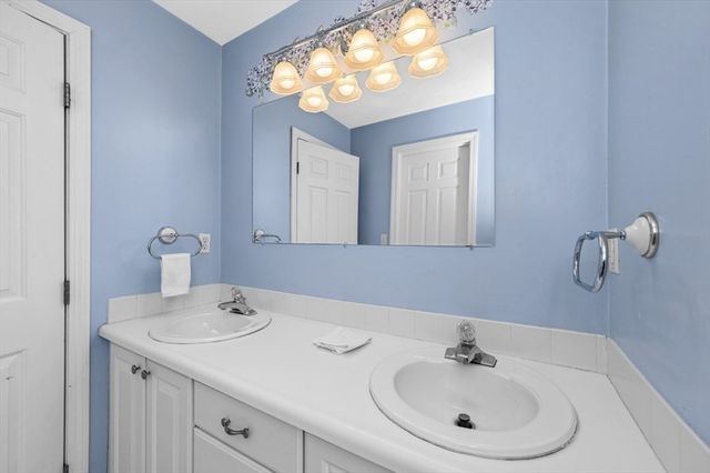 1 Whitcomb Way, North Reading, MA 01864