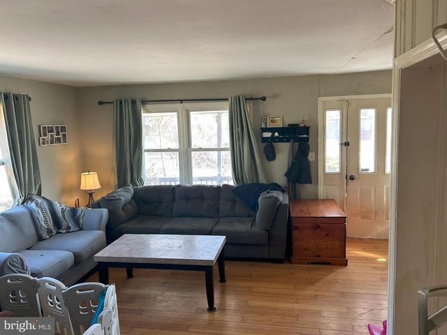 6 WAYNE AVE, Cape May Court House, NJ 08210