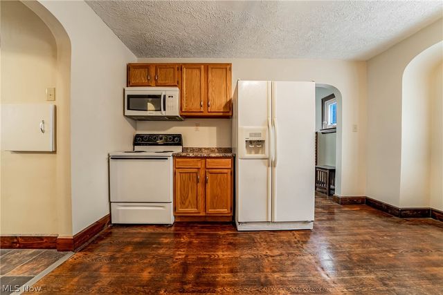 2549 Ogden Avenue, Akron, OH 44312