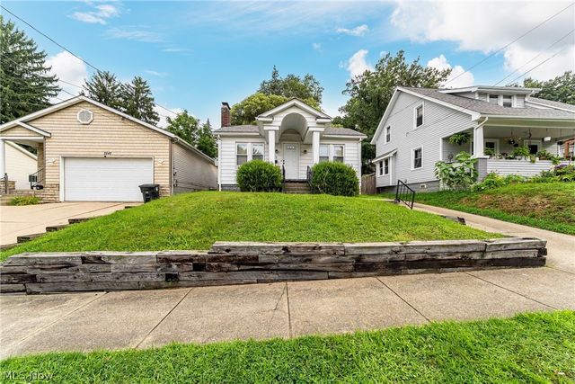 2549 Ogden Avenue, Akron, OH 44312