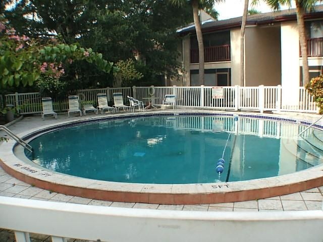 8609 N CHAMPLAIN COURT 77, Tampa, FL 33614