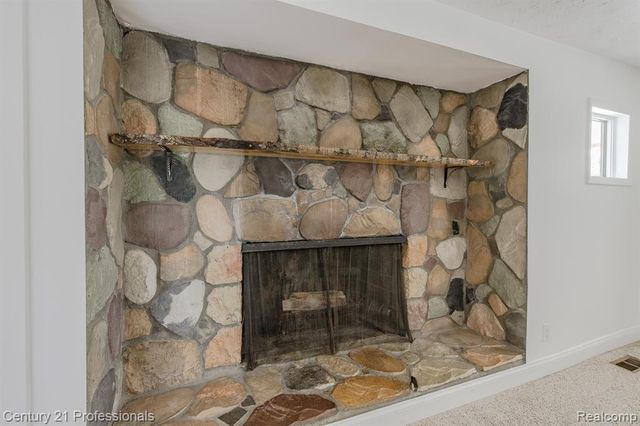 9561 Ute Pointe Drive, Clarkston, MI 48346