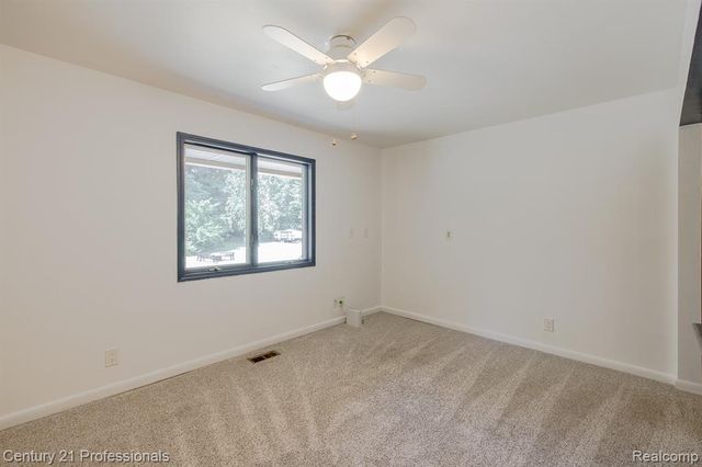 9561 Ute Pointe Drive, Clarkston, MI 48346