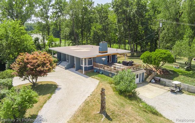 9561 Ute Pointe Drive, Clarkston, MI 48346