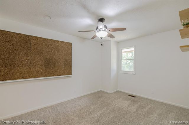 9561 Ute Pointe Drive, Clarkston, MI 48346