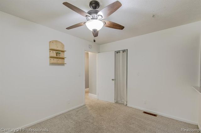 9561 Ute Pointe Drive, Clarkston, MI 48346