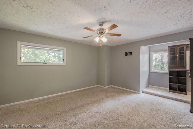 9561 Ute Pointe Drive, Clarkston, MI 48346