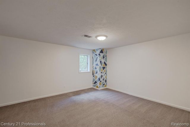 9561 Ute Pointe Drive, Clarkston, MI 48346