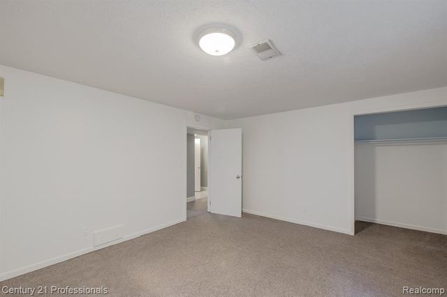 9561 Ute Pointe Drive, Clarkston, MI 48346