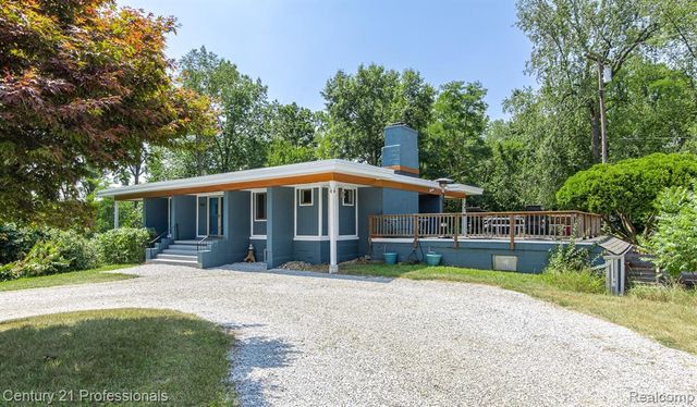 9561 Ute Pointe Drive, Clarkston, MI 48346
