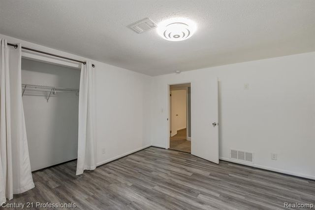 9561 Ute Pointe Drive, Clarkston, MI 48346
