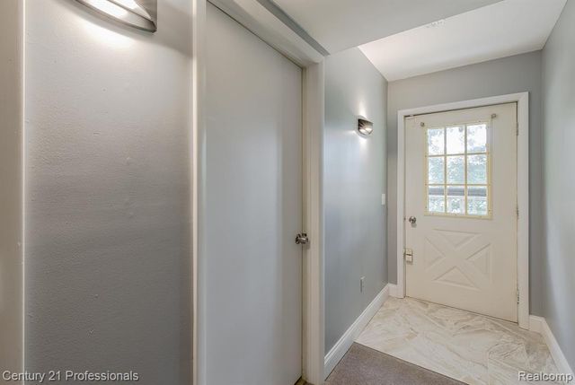 9561 Ute Pointe Drive, Clarkston, MI 48346
