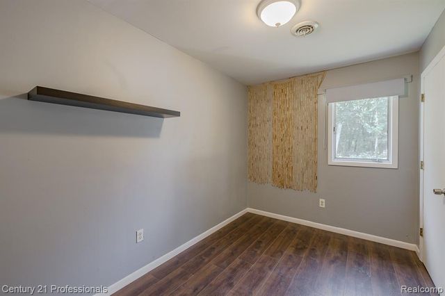 9561 Ute Pointe Drive, Clarkston, MI 48346