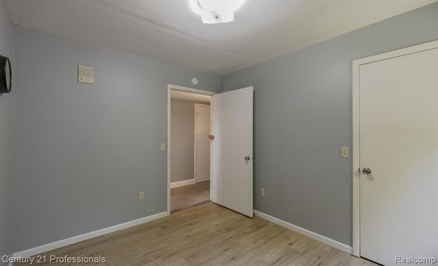 9561 Ute Pointe Drive, Clarkston, MI 48346