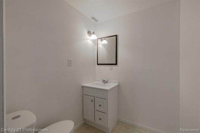 9561 Ute Pointe Drive, Clarkston, MI 48346