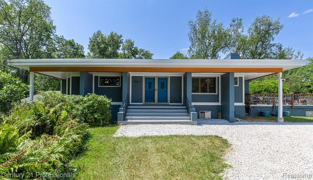 9561 Ute Pointe Drive, Clarkston, MI 48346