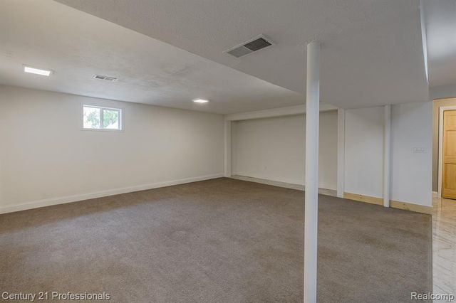 9561 Ute Pointe Drive, Clarkston, MI 48346