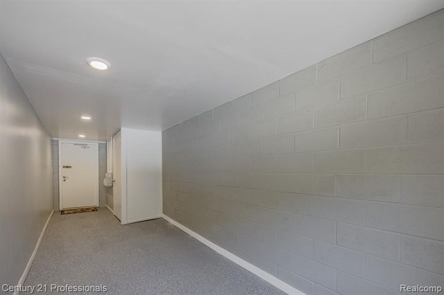 9561 Ute Pointe Drive, Clarkston, MI 48346
