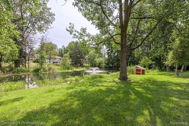 9561 Ute Pointe Drive, Clarkston, MI 48346