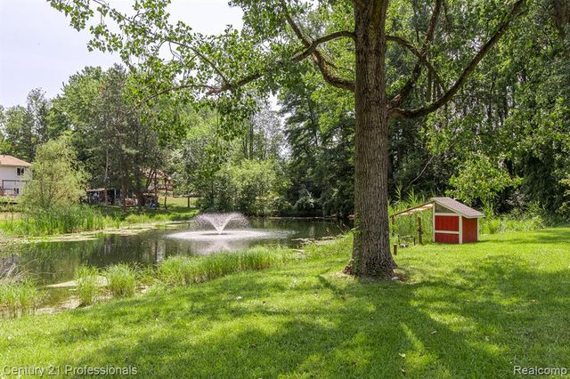 9561 Ute Pointe Drive, Clarkston, MI 48346