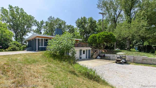 9561 Ute Pointe Drive, Clarkston, MI 48346