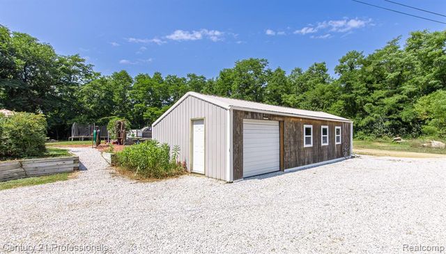 9561 Ute Pointe Drive, Clarkston, MI 48346