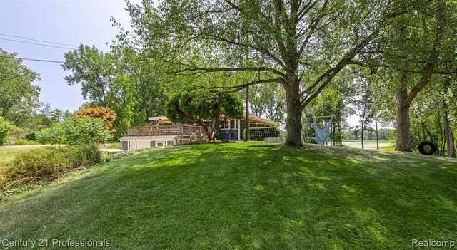 9561 Ute Pointe Drive, Clarkston, MI 48346