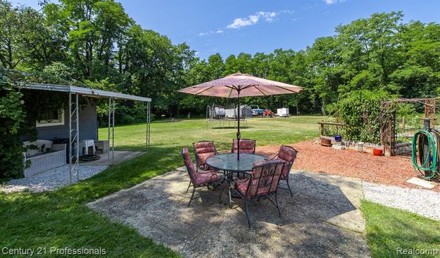 9561 Ute Pointe Drive, Clarkston, MI 48346