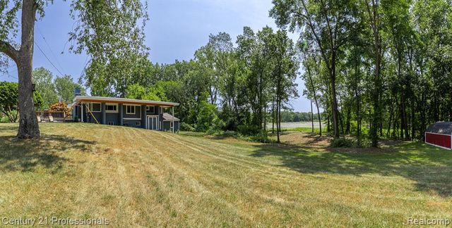 9561 Ute Pointe Drive, Clarkston, MI 48346